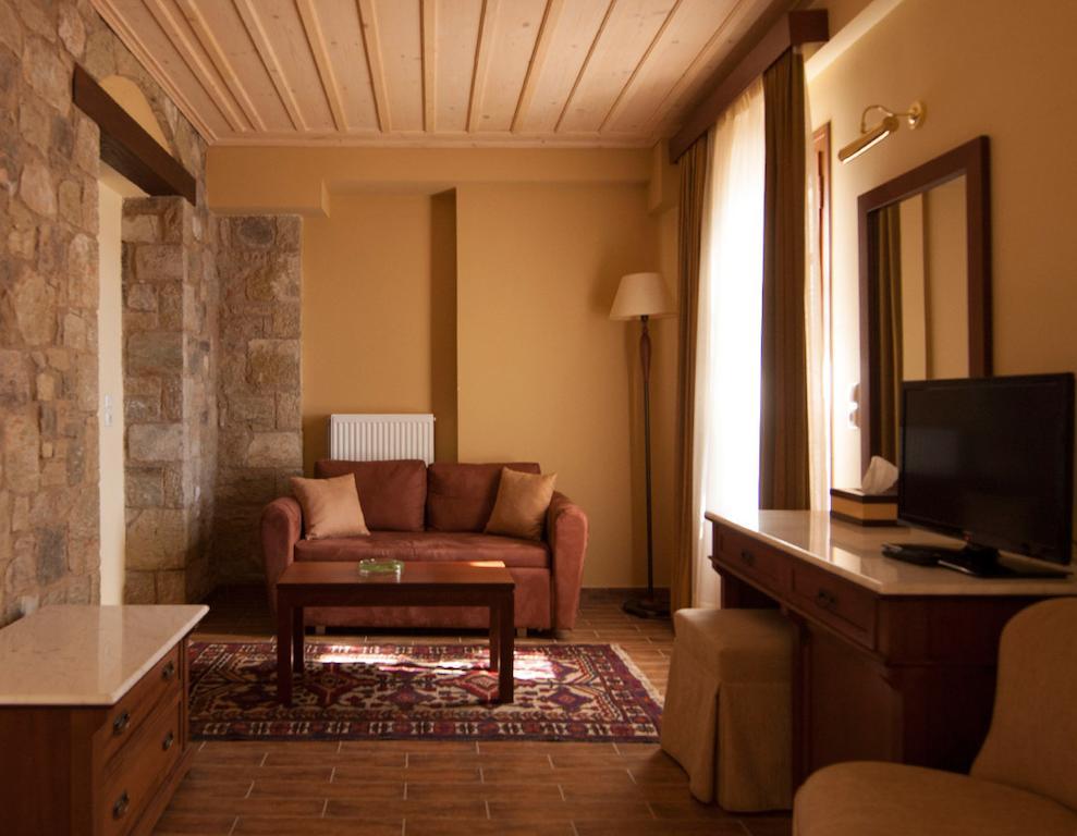 Alpen House Hotel&Suites Arachova Buitenkant foto