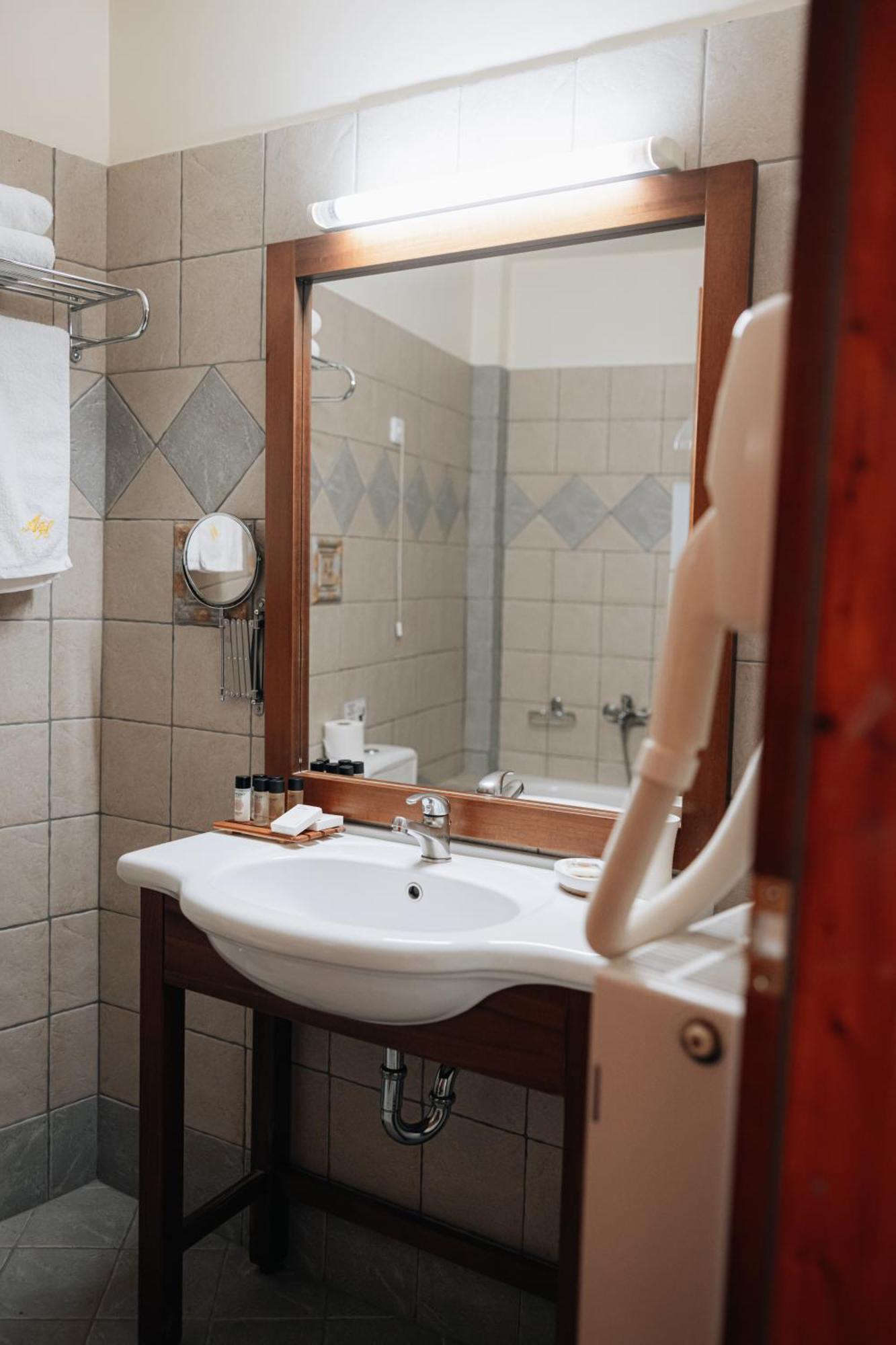 Alpen House Hotel&Suites Arachova Buitenkant foto
